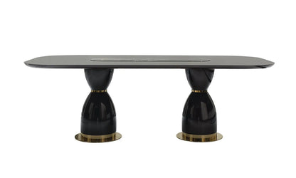 Strong, elegant table legs of Braga
