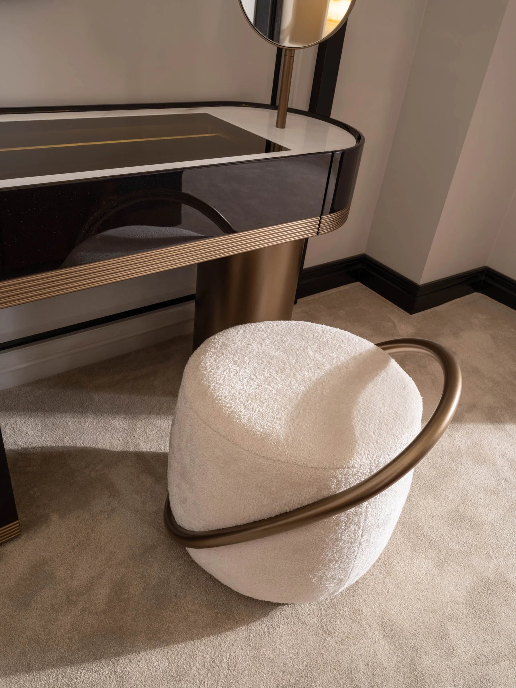 Zenith Pouf
