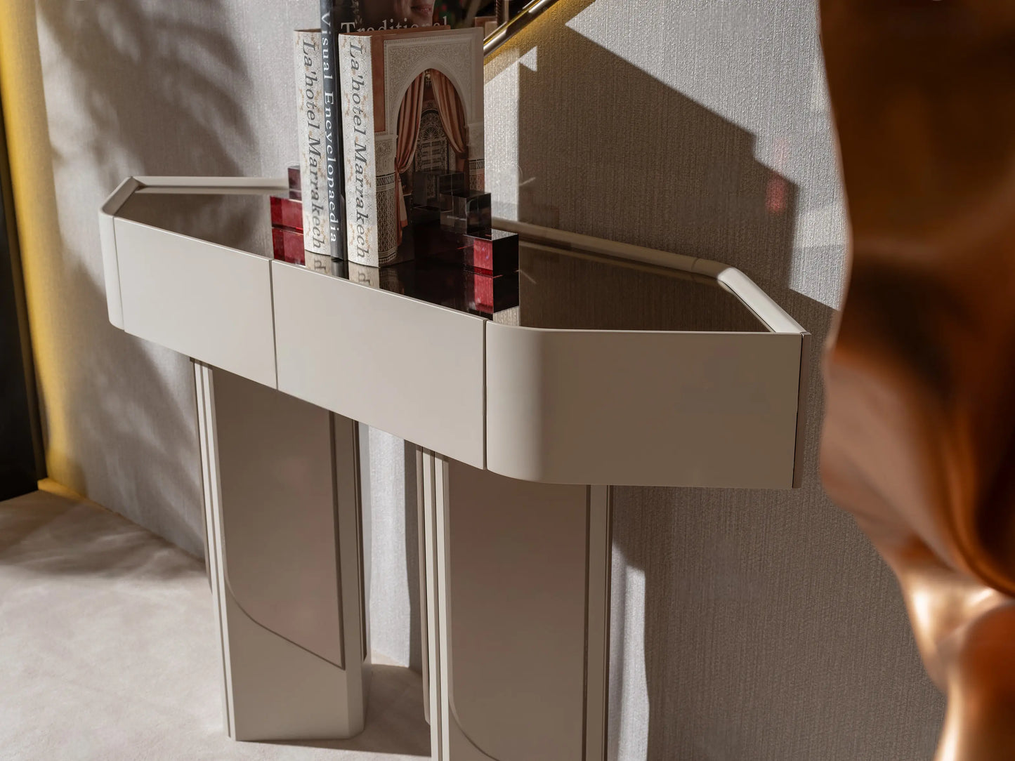 Decorative items on Ricamo console table with top mirror