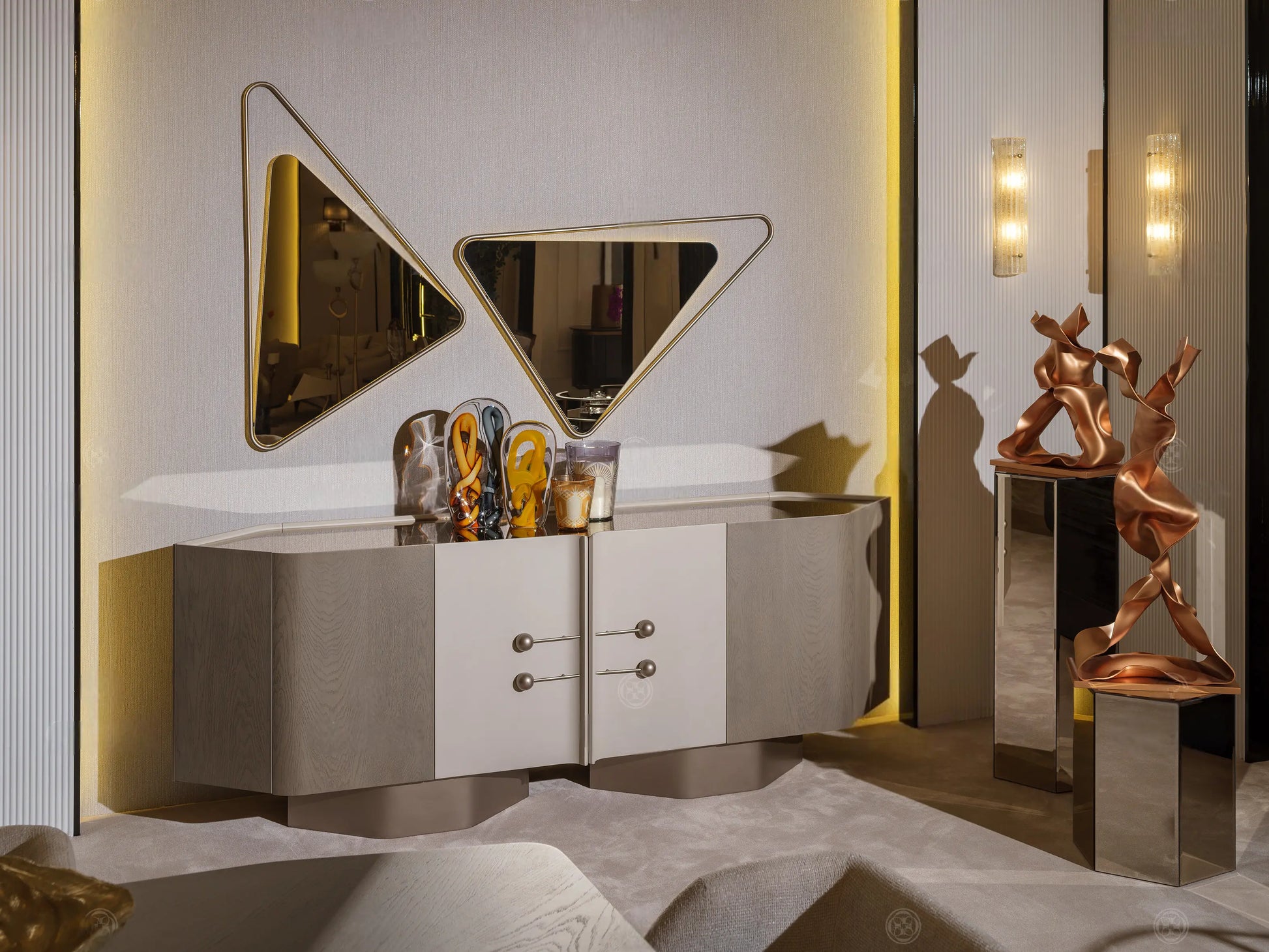 Sideboard with decorative mirror above from Ricamo